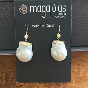 Pearl earrings with 14k Gold and French wires